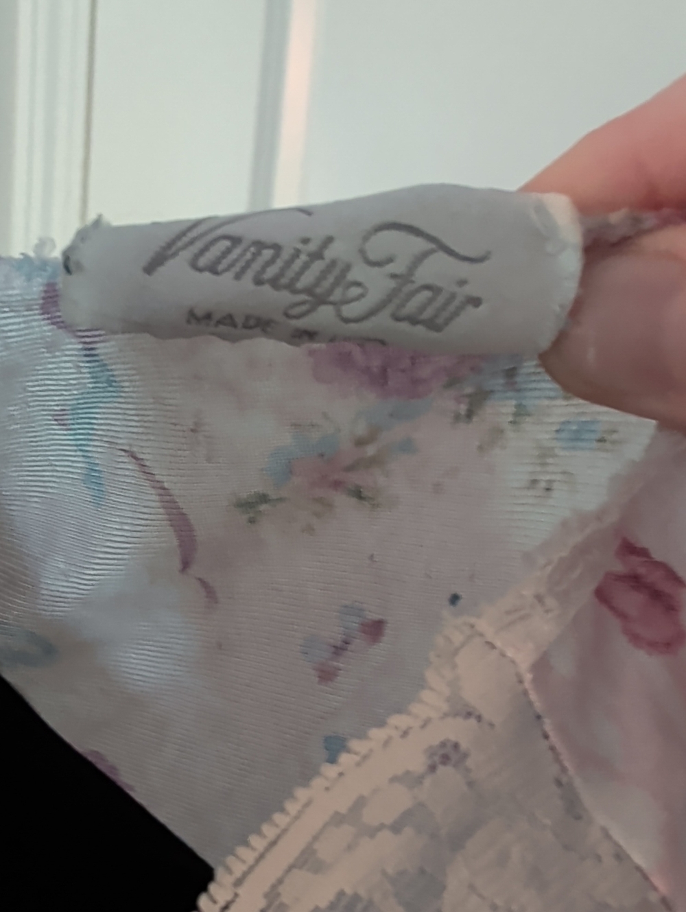Vintage 80's Vanity Fair Floral Lace-Trim Nightgown - Picture 2 of 9